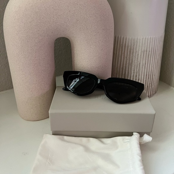 DEZI Sunwear “On Read” in Black / Dark Smoke NWOT - Picture 11 of 11